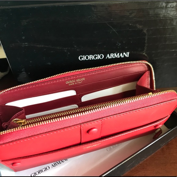 ⛔️SOLD/Authentic GIORGIO ARMANI leather zip wallet - Picture 6 of 8